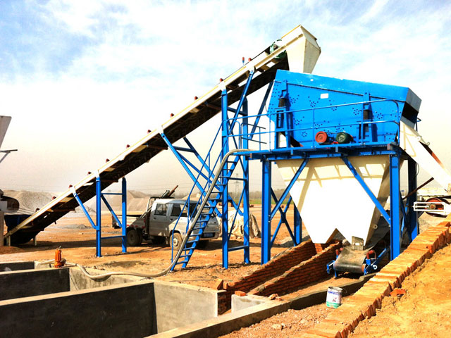 混凝土(tǔ)攪拌站同步(bù)振動水洗機(ji)